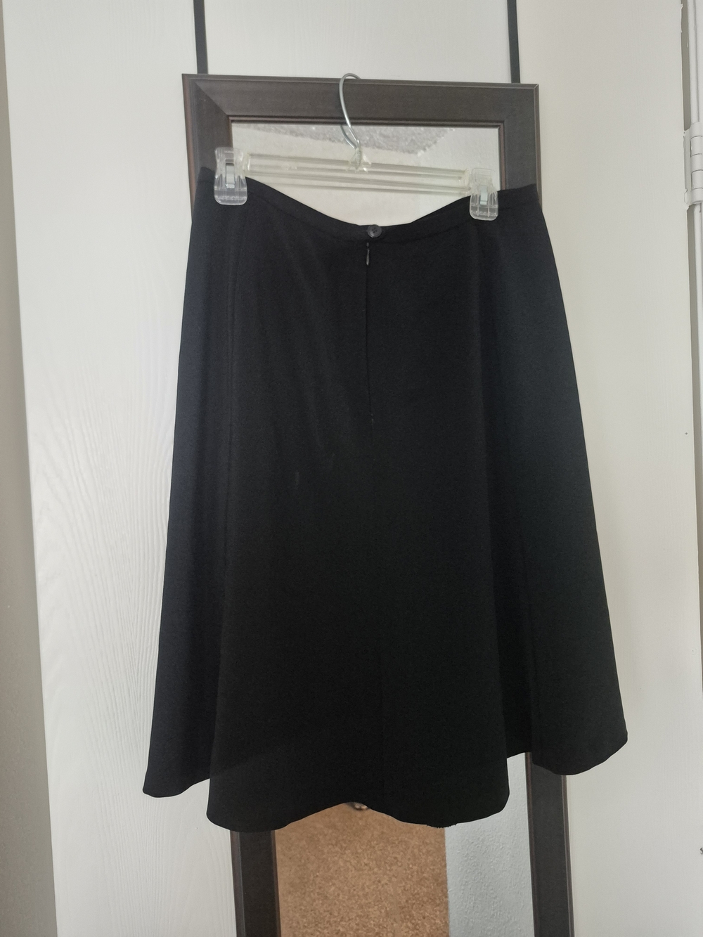 Le Suit Black A-Line Knee-Length Skirt